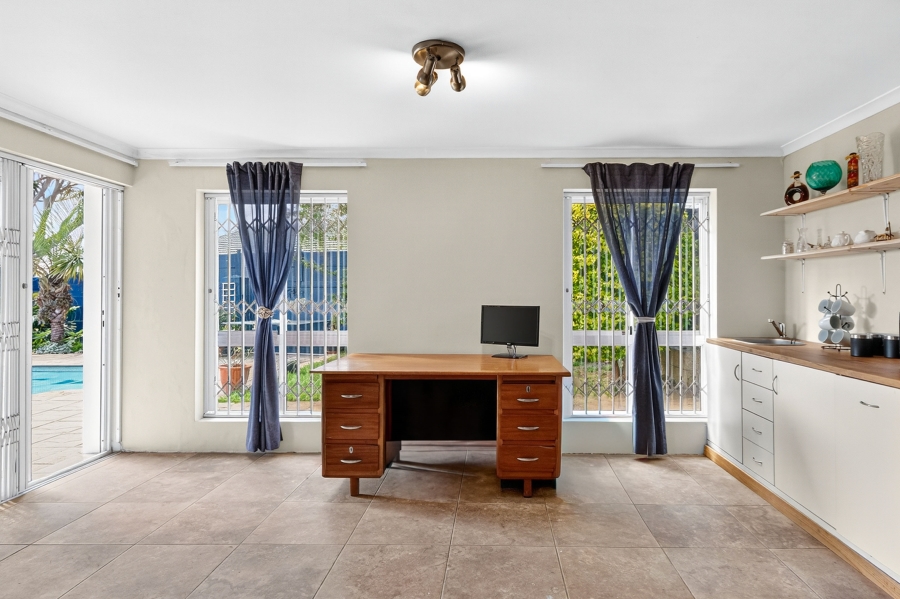 6 Bedroom Property for Sale in Olive Grove Western Cape